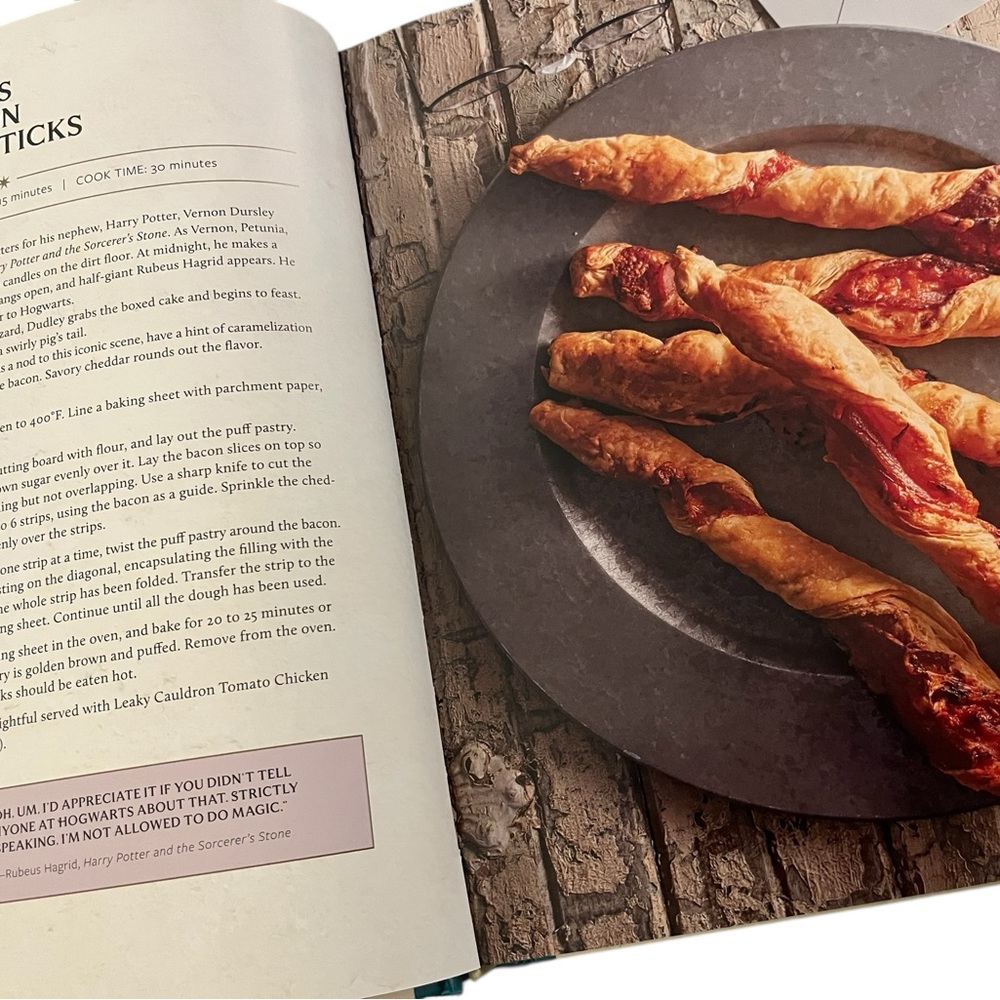 Warner Bros. Wizarding World Cookbook & Rolling Pin Set - New - Picture 6 of 8